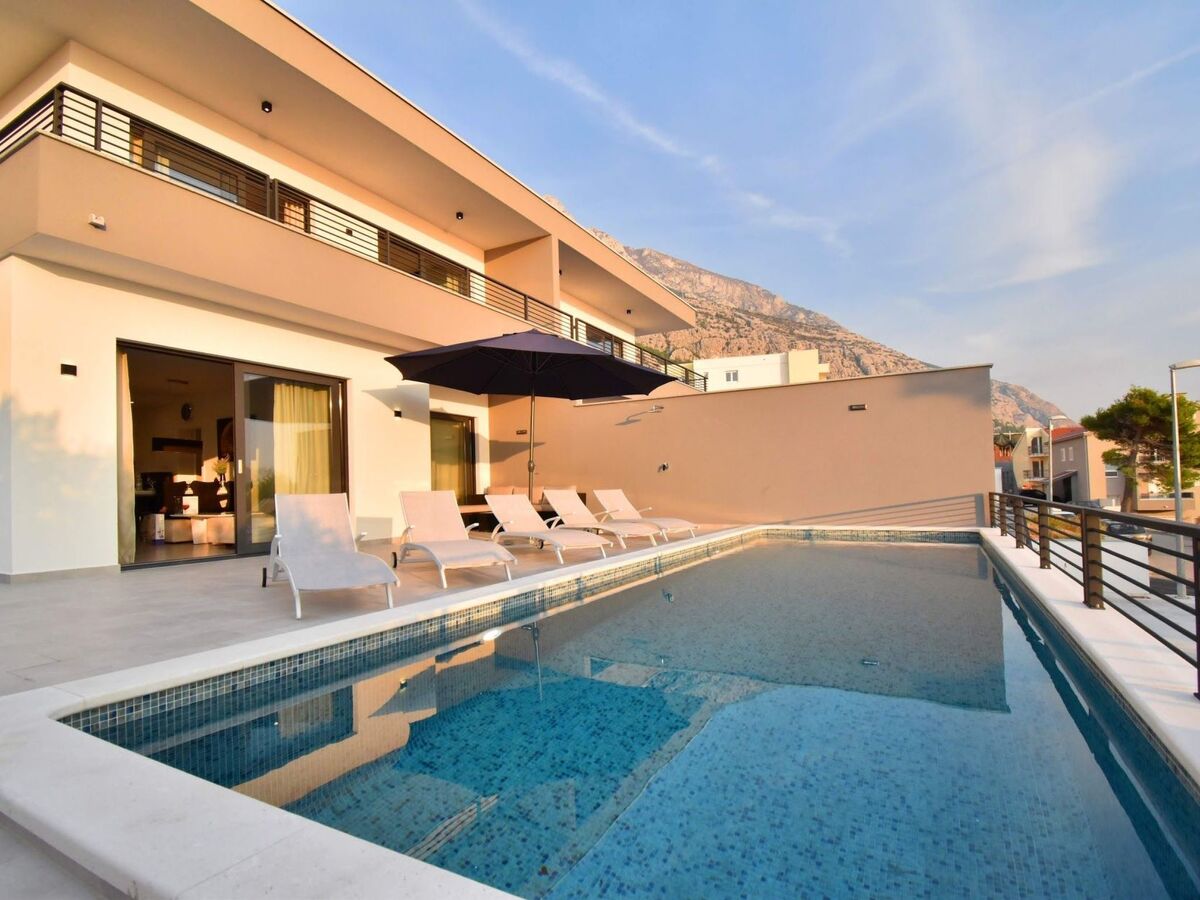 Villa Zoran – Maison 9 pers, piscine chauffée à Makarska - Photo 1