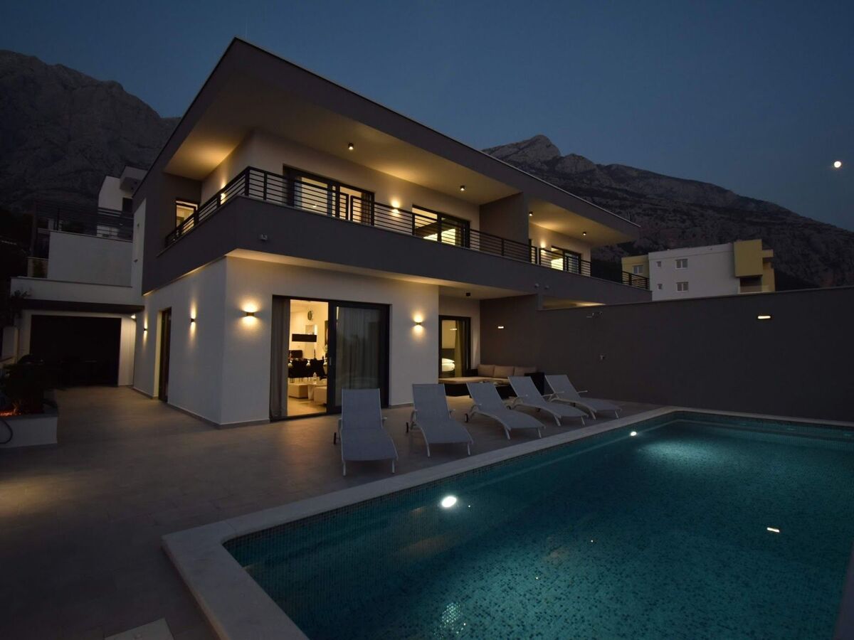 Villa Zoran – Maison 9 pers, piscine chauffée à Makarska - Photo 2