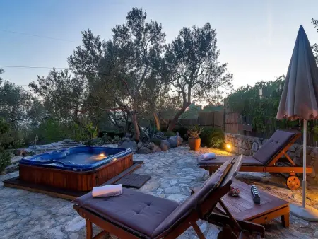 Maison Dora à Makarska avec jacuzzi et jardin : photo 2