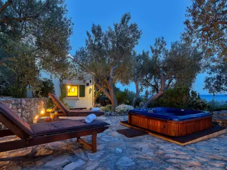 Maison Dora à Makarska avec jacuzzi et jardin : photo 3