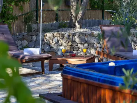 Maison Dora à Makarska avec jacuzzi et jardin : photo 8