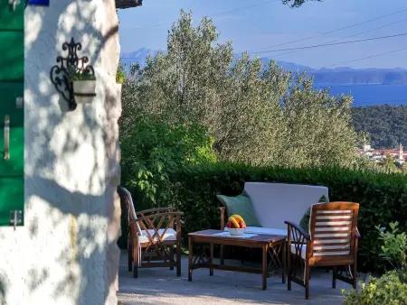 Maison Dora à Makarska avec jacuzzi et jardin : photo 9