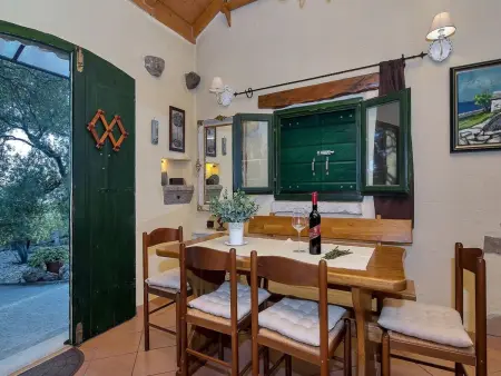 Maison Dora à Makarska avec jacuzzi et jardin : photo 10