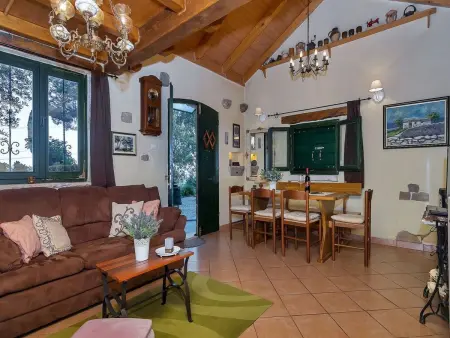 Maison Dora à Makarska avec jacuzzi et jardin : photo 12