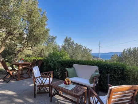 Maison Dora à Makarska avec jacuzzi et jardin : photo 32