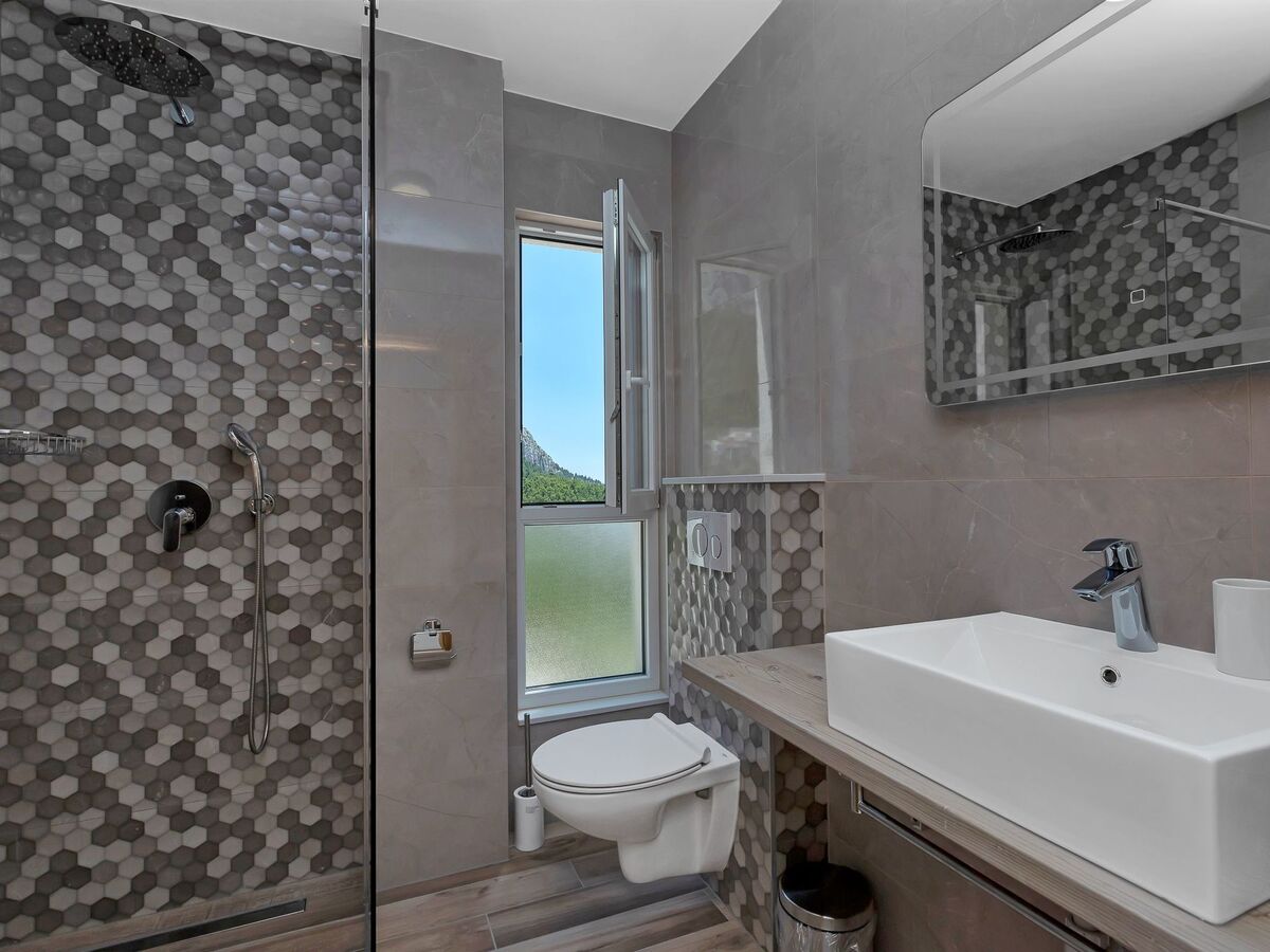 Villa moderne 3 chambres avec piscine chauffée à Makarska - Photo 25