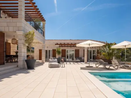 Villa Vespera - Maison 12 pers., piscine chauffée, vue Adriatique