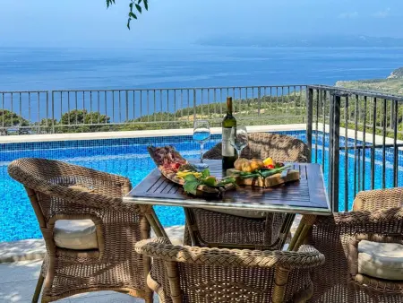 Villa Stina, maison Tučepi avec piscine chauffée et vue mer
