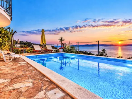 Maison 5 chambres avec piscine privée à Tučepi