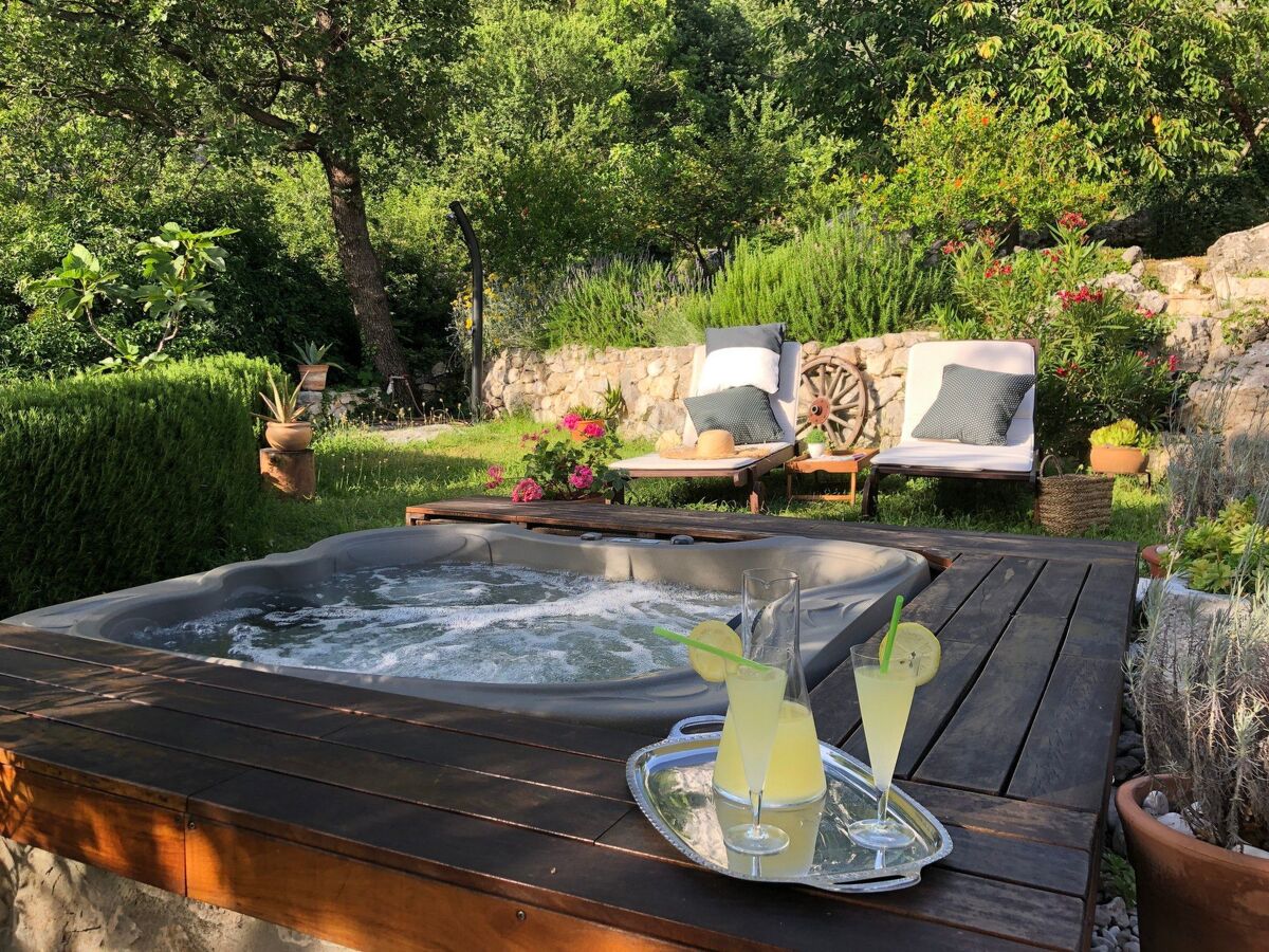 Maison Mendy à Tučepi avec jacuzzi et jardin - Photo 2
