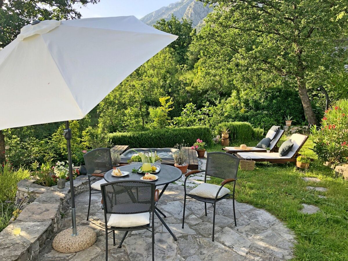 Maison Mendy à Tučepi avec jacuzzi et jardin - Photo 16