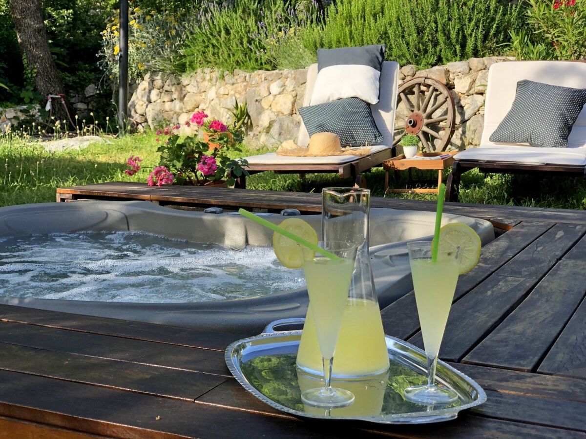 Maison Mendy à Tučepi avec jacuzzi et jardin - Photo 17