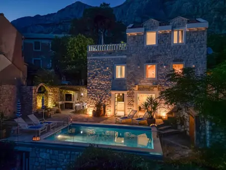 Maison en pierre Tučepi, piscine privée 22 m²