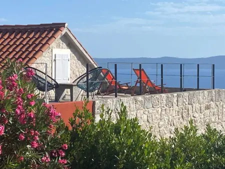 Villa Kulturerbe avec piscine et vue mer à Podgora