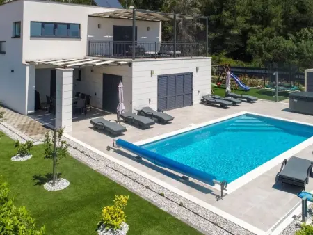 Villa Malsina – Maison 8 pers., piscine chauffée à 150 m de la mer : photo 2