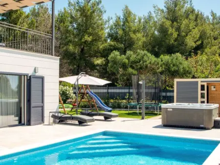 Villa Malsina – Maison 8 pers., piscine chauffée à 150 m de la mer : photo 4