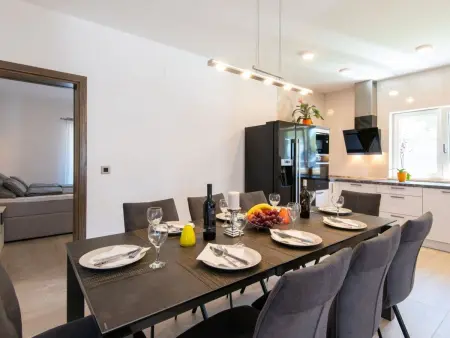 Villa Malsina – Maison 8 pers., piscine chauffée à 150 m de la mer : photo 8