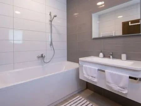 Villa Malsina – Maison 8 pers., piscine chauffée à 150 m de la mer : photo 19