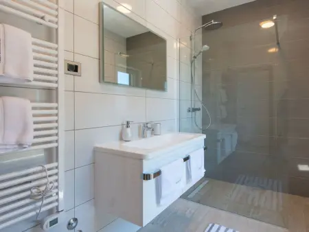 Villa Malsina – Maison 8 pers., piscine chauffée à 150 m de la mer : photo 22