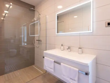 Villa Malsina – Maison 8 pers., piscine chauffée à 150 m de la mer : photo 25