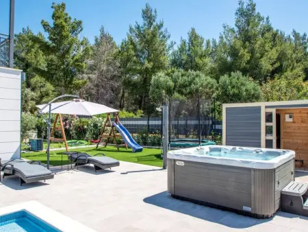 Villa Malsina – Maison 8 pers., piscine chauffée à 150 m de la mer : photo 40