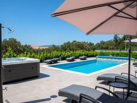 Villa Malsina – Maison 8 pers., piscine chauffée à 150 m de la mer : photo 43