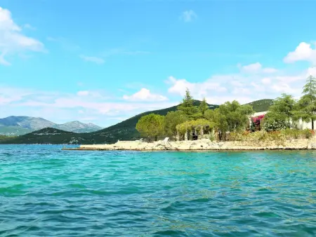Maison avec plage privée à Putniković : photo 4