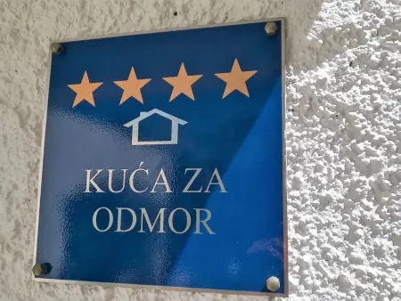 Maison avec plage privée à Putniković : photo 10