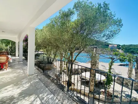 Maison avec plage privée à Putniković : photo 12