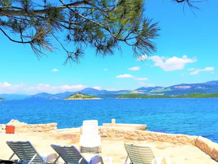 Maison avec plage privée à Putniković : photo 21