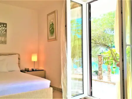 Maison avec plage privée à Putniković : photo 31