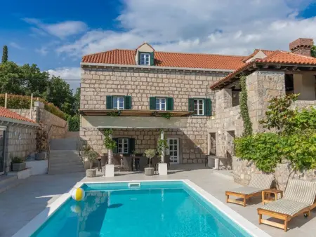 Villa Joe, pierre du XVIIIe siècle, piscine chauffée, 12 pers. : photo 4