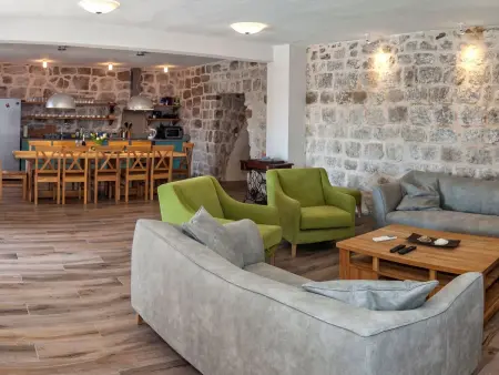 Villa Joe, pierre du XVIIIe siècle, piscine chauffée, 12 pers. : photo 6