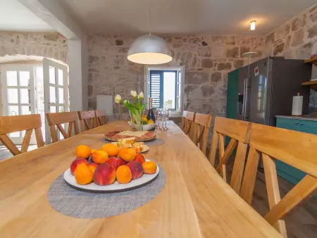 Villa Joe, pierre du XVIIIe siècle, piscine chauffée, 12 pers. : photo 9