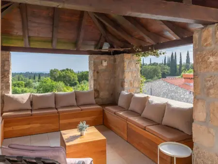 Villa Joe, pierre du XVIIIe siècle, piscine chauffée, 12 pers. : photo 10