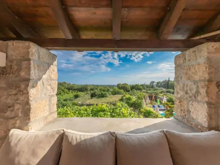 Villa Joe, pierre du XVIIIe siècle, piscine chauffée, 12 pers. : photo 11
