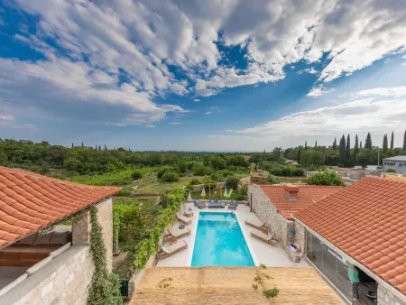 Villa Joe, pierre du XVIIIe siècle, piscine chauffée, 12 pers. : photo 15