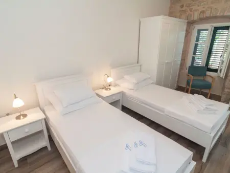 Villa Joe, pierre du XVIIIe siècle, piscine chauffée, 12 pers. : photo 19