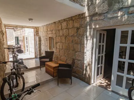 Villa Joe, pierre du XVIIIe siècle, piscine chauffée, 12 pers. : photo 33