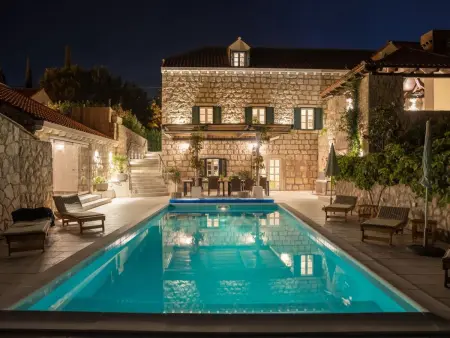 Villa Joe, pierre du XVIIIe siècle, piscine chauffée, 12 pers. : photo 34