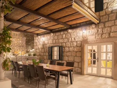 Villa Joe, pierre du XVIIIe siècle, piscine chauffée, 12 pers. : photo 35