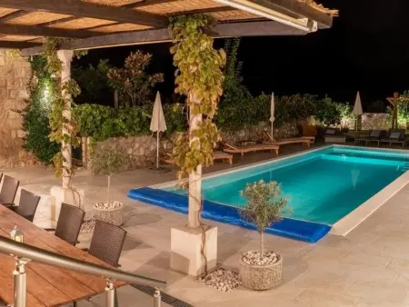 Villa Joe, pierre du XVIIIe siècle, piscine chauffée, 12 pers. : photo 36