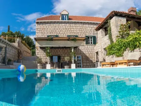 Villa Joe, pierre du XVIIIe siècle, piscine chauffée, 12 pers. : photo 41