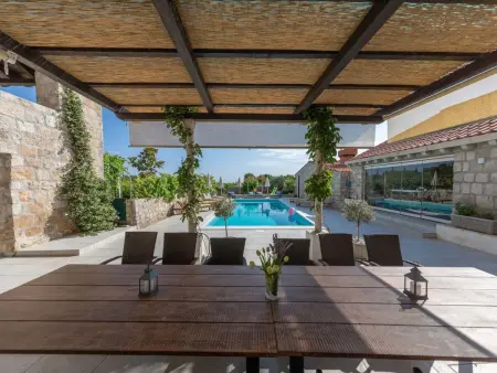 Villa Joe, pierre du XVIIIe siècle, piscine chauffée, 12 pers. : photo 45