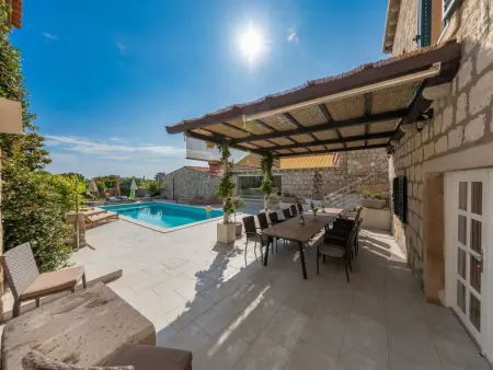 Villa Joe, pierre du XVIIIe siècle, piscine chauffée, 12 pers. : photo 46
