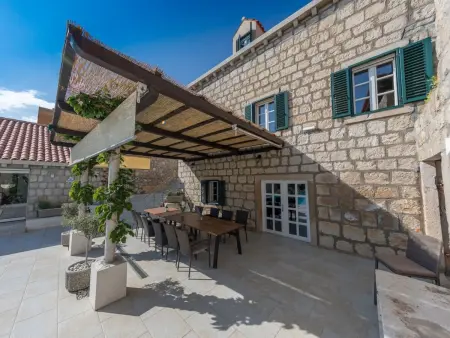 Villa Joe, pierre du XVIIIe siècle, piscine chauffée, 12 pers. : photo 47