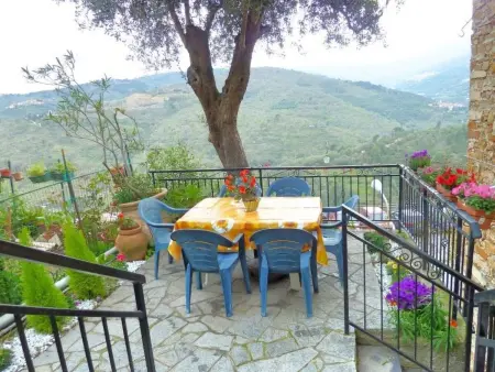 Casa Mamma Rosetta : appartement avec jardin privé à Civezza : photo 2