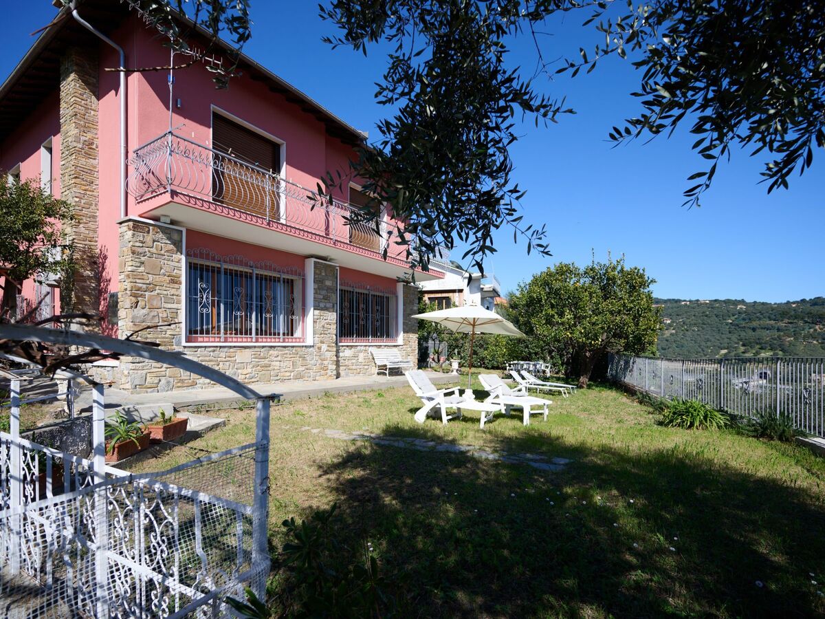 Appartement Villa Camilla à Diano Castello, jardin privé - Photo 1