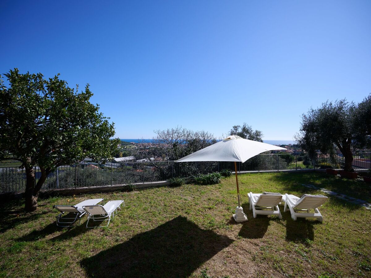 Appartement Villa Camilla à Diano Castello, jardin privé - Photo 11