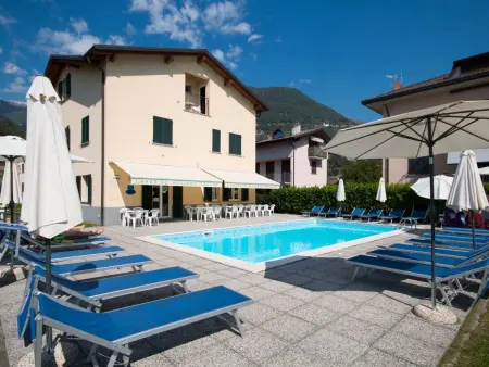 Location appartement à Domaso, Angenehme Wohnung mit Garten und Pool
